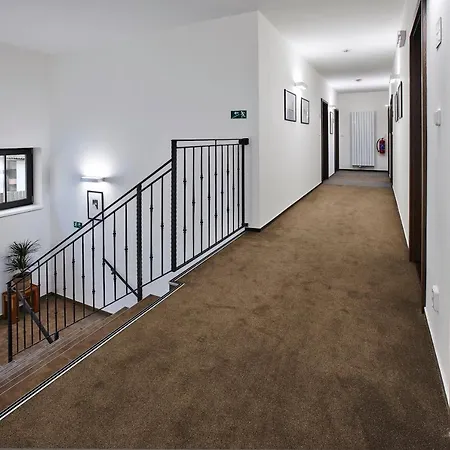 Πανσιόν Al Capone Mnisek