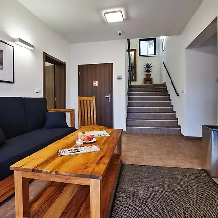 Πανσιόν Al Capone Mnisek 3*