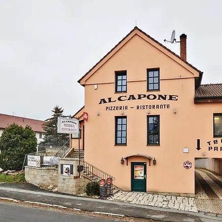 Al Capone Mnisek Pensjonat