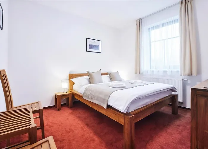 Al Capone Mnisek 3* Mníšek pod Brdy